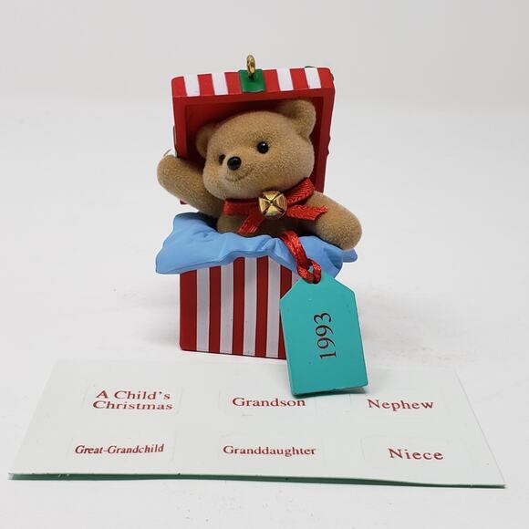 1993 Hallmark A Childs Christmas Keepsake Handcrafted Holiday Ornament. - Picture 3 of 7